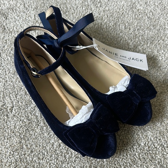 Janie and Jack Elegant Navy Velvet Girl’s Shoes with Bow - Picture 2 of 8